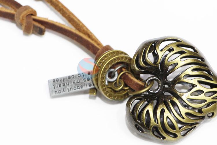 Factory Direct Cowhide Sweater Necklace with Heart Pendant