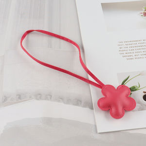Factory Supply Flower Keychain Pendant PU Leather Bag Charm for Handbag Backpack <em>Purse</em>