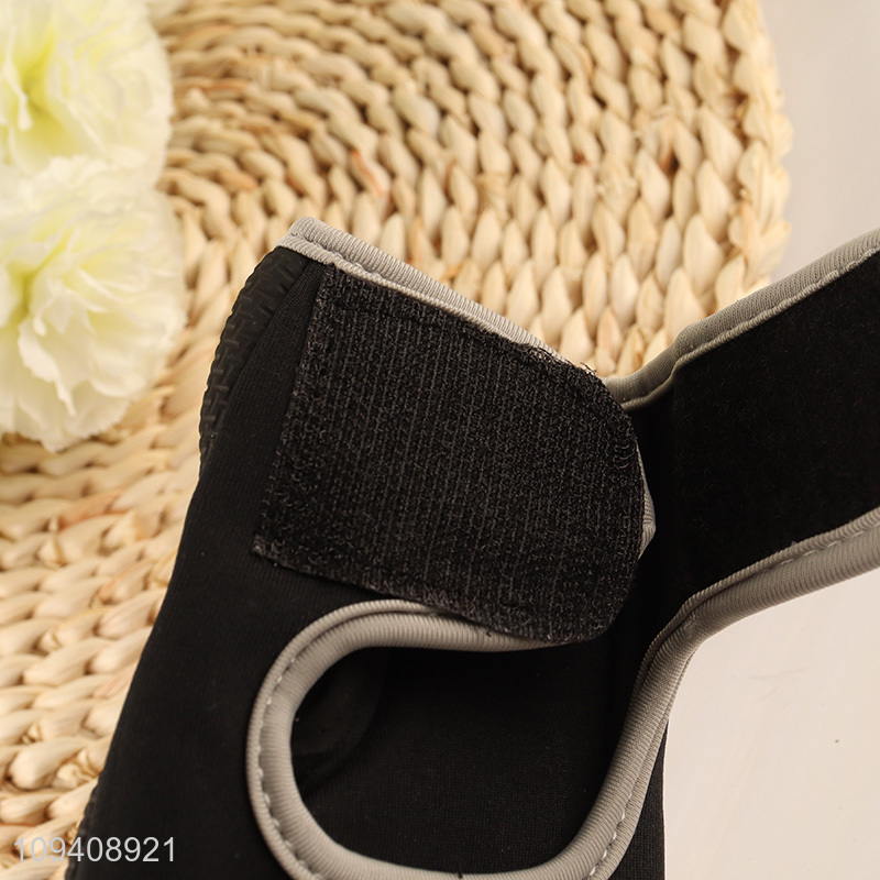 Online wholesale sports fitness half-finger gloves
